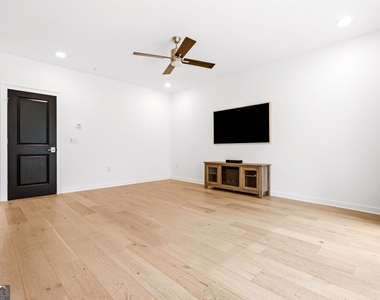 395 Pratt Drive - Photo Thumbnail 8