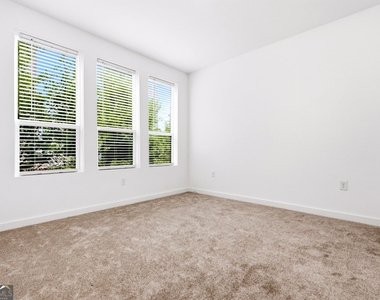 395 Pratt Drive - Photo Thumbnail 15