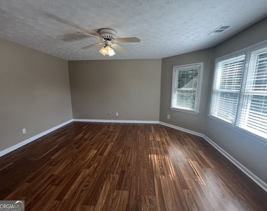 382 Charleston Lane - Photo Thumbnail 18