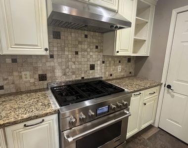 382 Charleston Lane - Photo Thumbnail 8
