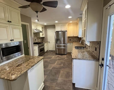 382 Charleston Lane - Photo Thumbnail 4