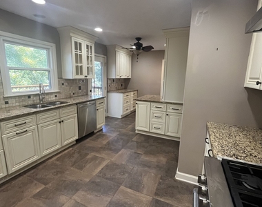 382 Charleston Lane - Photo Thumbnail 9