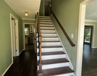 382 Charleston Lane - Photo Thumbnail 10