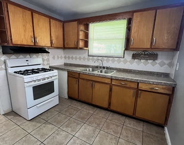 2032 Dellwood Place - Photo Thumbnail 16