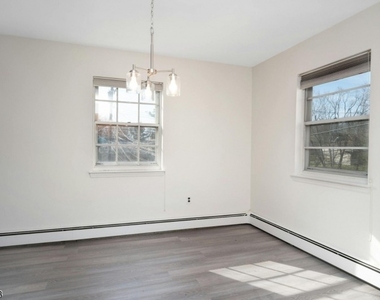 80 E Main St - Photo Thumbnail 8