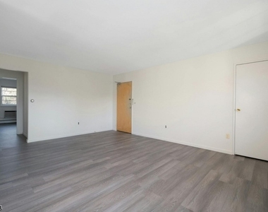 80 E Main St - Photo Thumbnail 3
