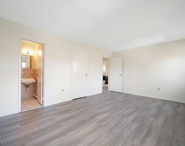 80 E Main St - Photo Thumbnail 13