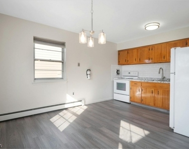 80 E Main St - Photo Thumbnail 6
