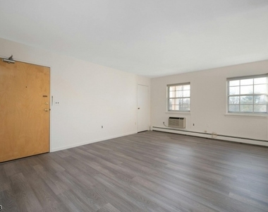 80 E Main St - Photo Thumbnail 2