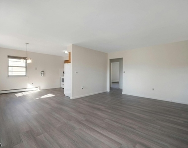 80 E Main St - Photo Thumbnail 5