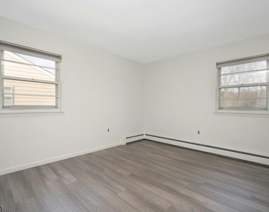 80 E Main St - Photo Thumbnail 10