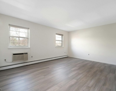 80 E Main St - Photo Thumbnail 12