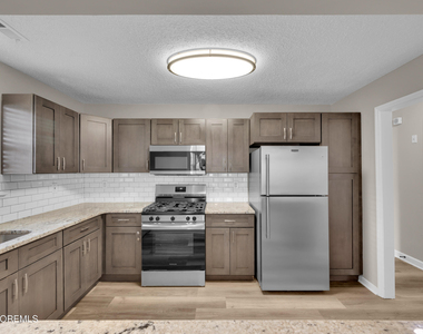 83 Tulip Lane - Photo Thumbnail 7