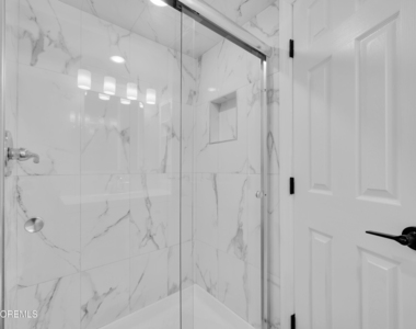 83 Tulip Lane - Photo Thumbnail 22