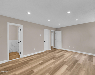 83 Tulip Lane - Photo Thumbnail 24