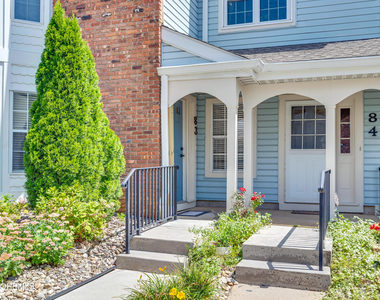 83 Tulip Lane - Photo Thumbnail 2