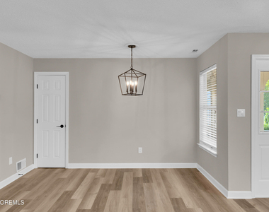 83 Tulip Lane - Photo Thumbnail 6