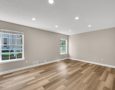 83 Tulip Lane - Photo Thumbnail 23
