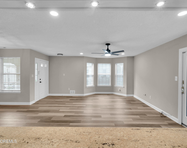83 Tulip Lane - Photo Thumbnail 13