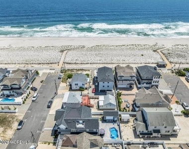 2102 Oceanfront - Photo Thumbnail 2