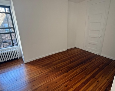 York Avenue - Photo Thumbnail 1