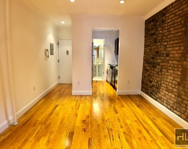 Mott Street - Photo Thumbnail 2