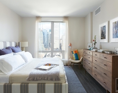 Tenth Avenue - Photo Thumbnail 4