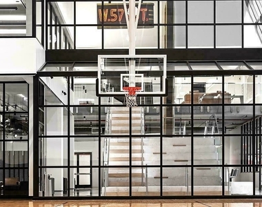 West 57th Street - Photo Thumbnail 9