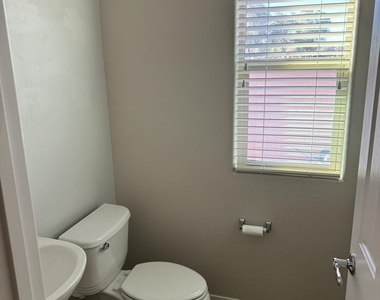 11009 E Sutter Avenue - Photo Thumbnail 7