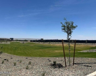 10354 N 156th Avenue - Photo Thumbnail 24