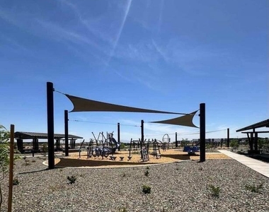 10354 N 156th Avenue - Photo Thumbnail 22
