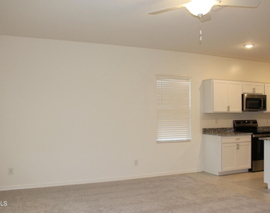 10354 N 156th Avenue - Photo Thumbnail 6