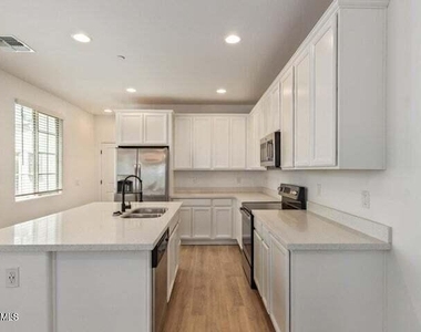 1635 E Dogwood Lane - Photo Thumbnail 8