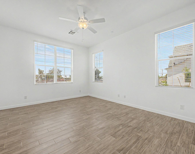 8232 E University Drive - Photo Thumbnail 6