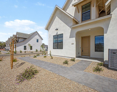 8232 E University Drive - Photo Thumbnail 3