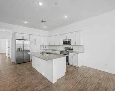 8232 E University Drive - Photo Thumbnail 10