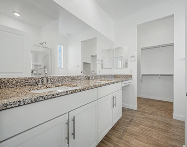 8232 E University Drive - Photo Thumbnail 17