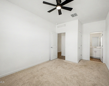15803 W Cottontail Lane - Photo Thumbnail 8