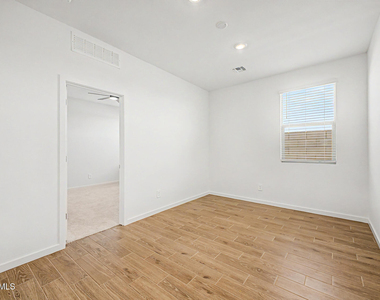 15803 W Cottontail Lane - Photo Thumbnail 10