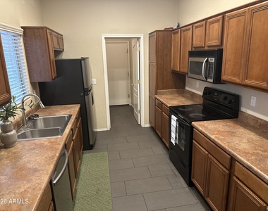 8009 W Beck Lane - Photo Thumbnail 5