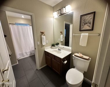 8009 W Beck Lane - Photo Thumbnail 13