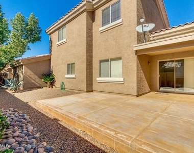 8009 W Beck Lane - Photo Thumbnail 17