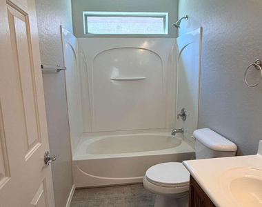 45321 W Miramar Road - Photo Thumbnail 17