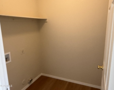 1152 S Bridger Drive - Photo Thumbnail 11