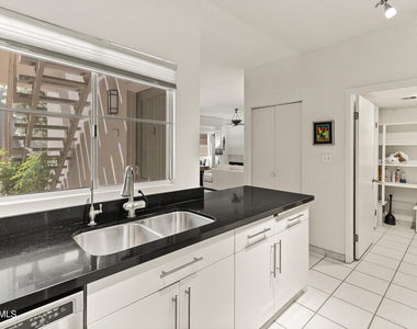 11333 N 92nd Street - Photo Thumbnail 4