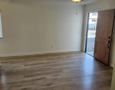 1330 E Highland Avenue - Photo Thumbnail 12