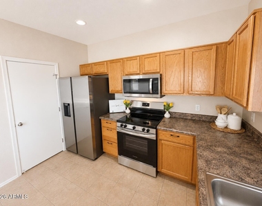 5158 W Shaw Butte Drive - Photo Thumbnail 15