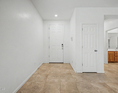 3514 E Cowboy Cove Trail - Photo Thumbnail 2