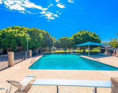 1417 N 44th Street - Photo Thumbnail 4