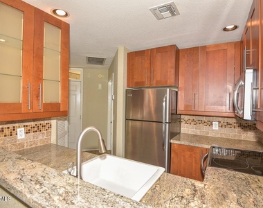7101 W Beardsley Road - Photo Thumbnail 2